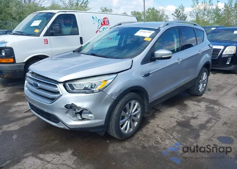 2017 Ford Escape Titanium z USA, uszkodzony, nr VIN 1FMCU0JD0HUD09406